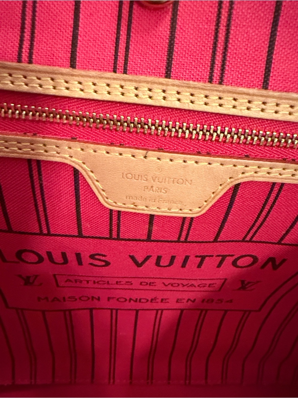 Louis Vuitton Neverfull MM : Limited Edition Love Lock 🥰♥️ - Picture 13 of 15